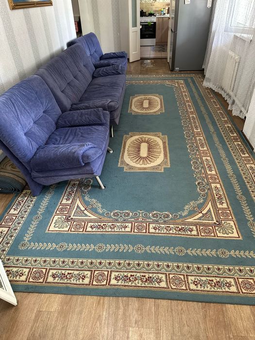 Диван с двумя креслами