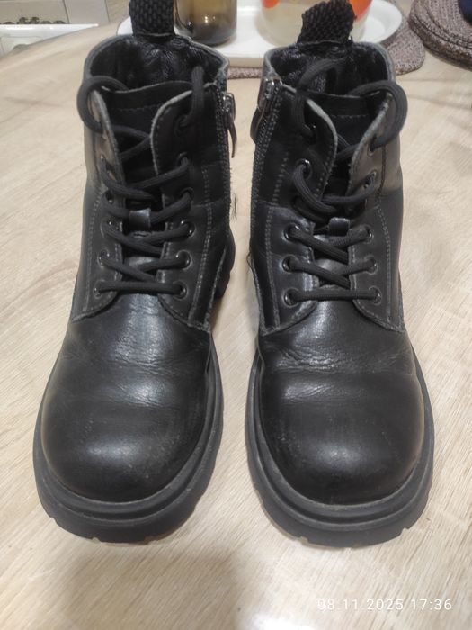 Теплые ботинки (кожанные) -33 разм,красовки с шипами для спорта 33 раз
