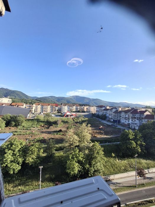 Inchiriez apartament trei camere zona centrala