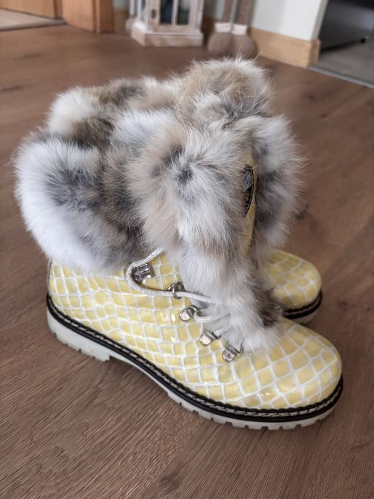 Обувки, кецове, сникърси, боти Fendi