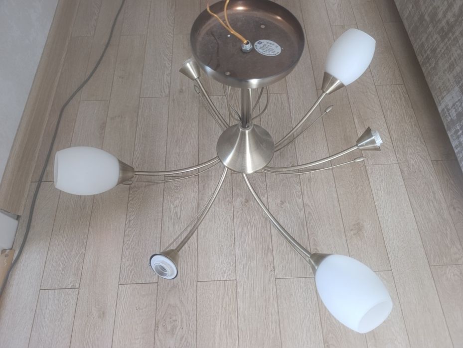 Продам большую люстру