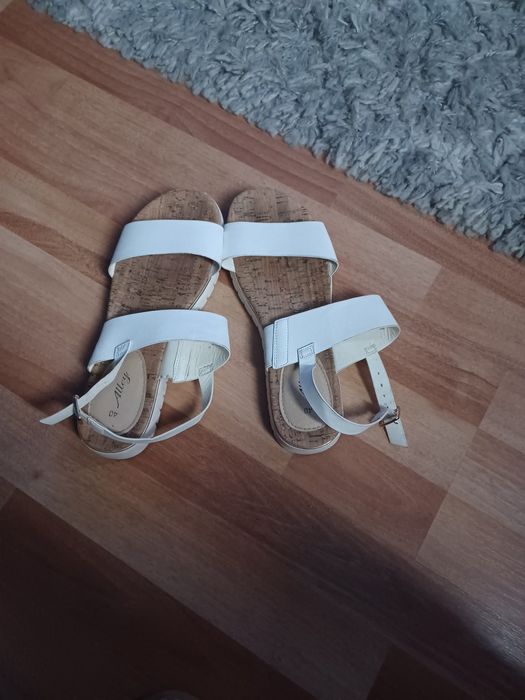 Sandale albe      .