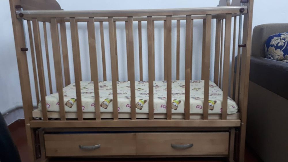 Детская кровать из дерева