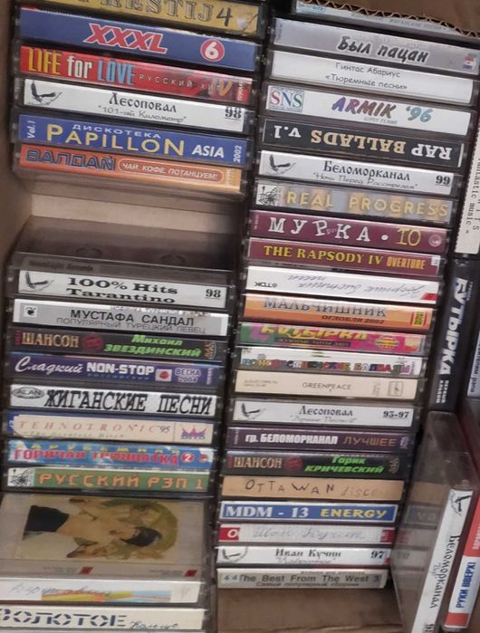Аудио кассеты -  поп музыка и шансон