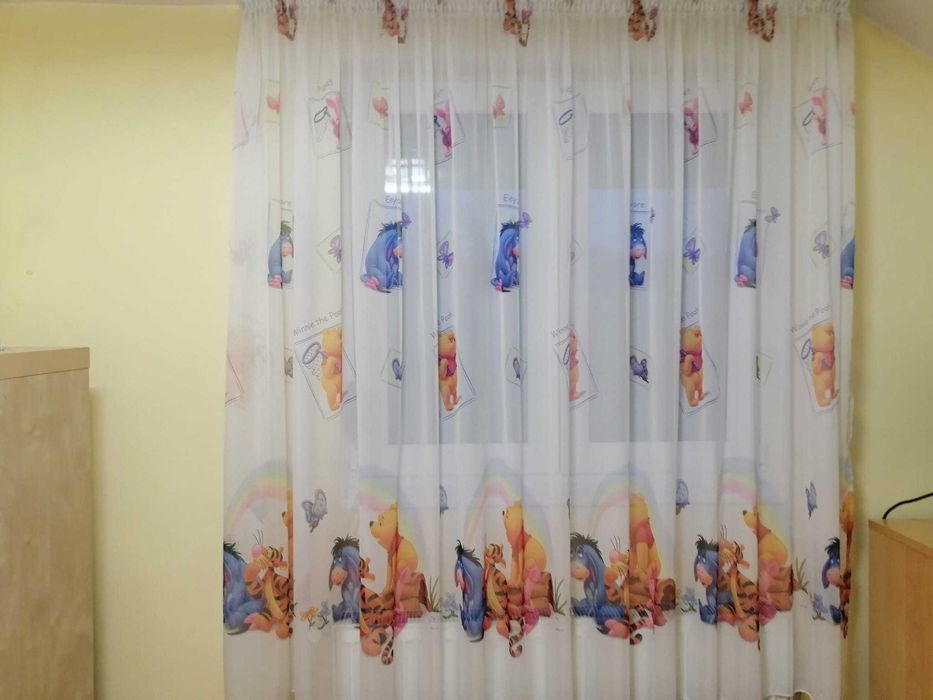 Vand lustra, covor si perdea ptr camera copii