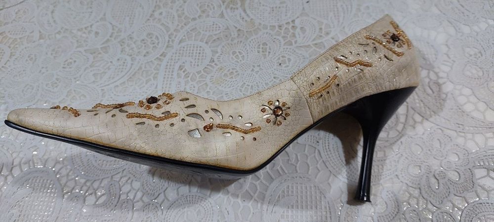 Продается женские туфли