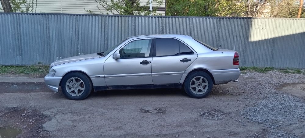 Мерседес 190 1.8 объем