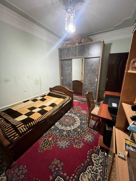 Продаётся 4-х комнатная квартира на Массиве Кушбеги, в дол дороге