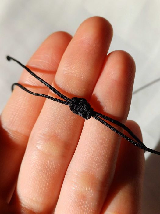 Браслет из черной нитки [как из пинтерест]