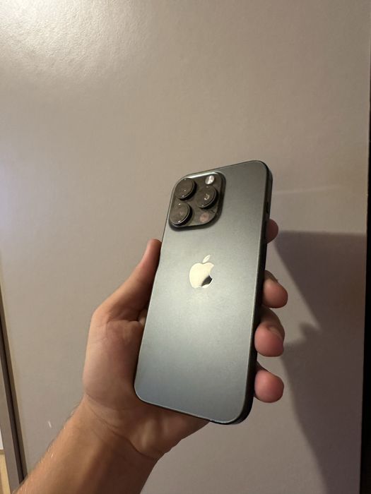 Vand iphone 16 pro de 512 GB