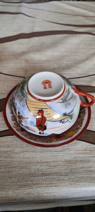 Уникална порцеланова чаша с чинийка за чай , кафе , мляко