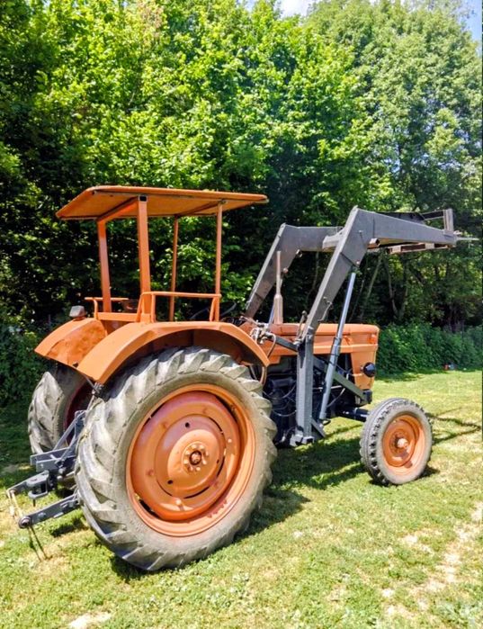 TRACTOR FIAT 670 CU INCARCATOR adus recent in tara stare foarte buna