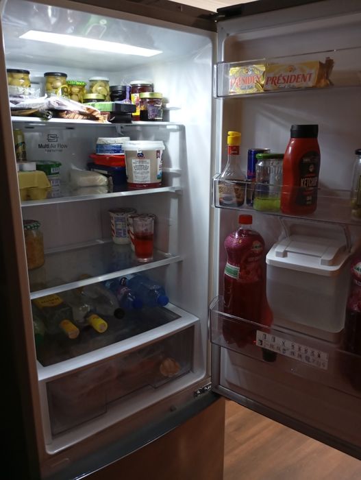 Хладилник с фризер