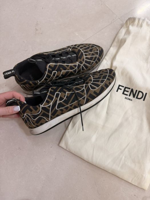 Оригинални сникърси на Fendi