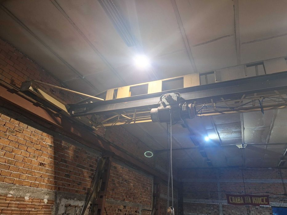 Продавам мостов кран 5 тонен