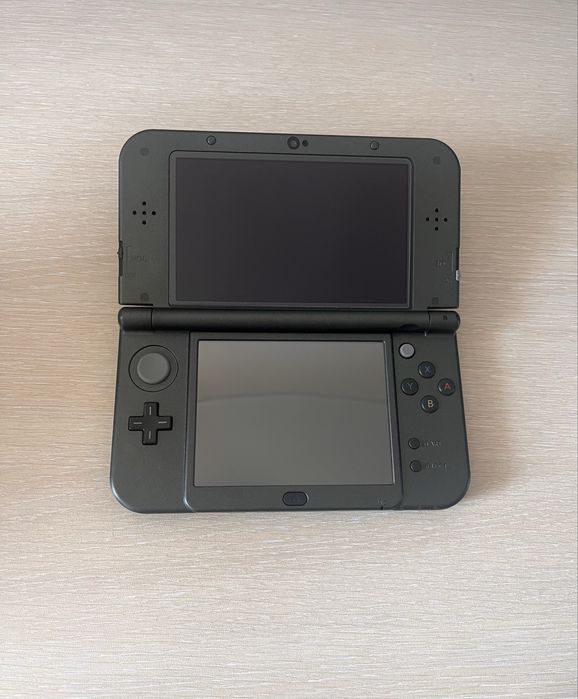 Nintendo new 3 ds xl ( Черно)