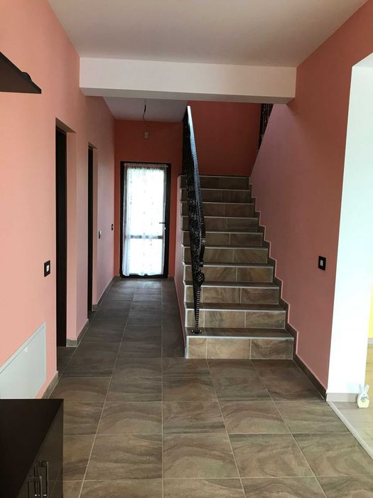 Casă familială de vânzare P+M în Sântandrei