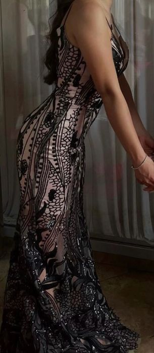 Продавам бутикова бална рокля