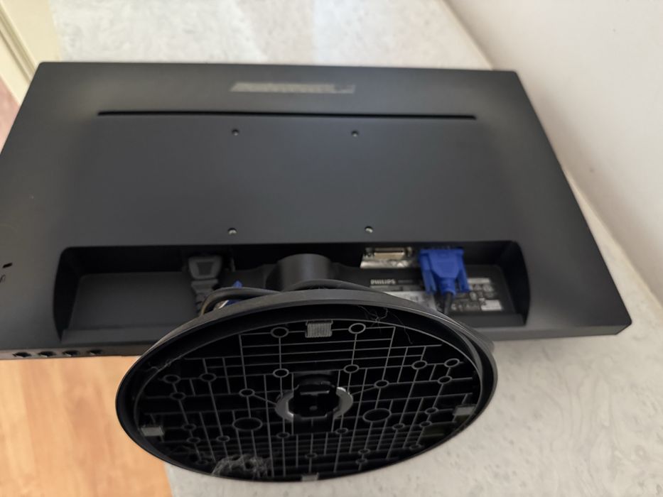 Monitor LG / Philips 14” cu DVI si VGA – funcțional