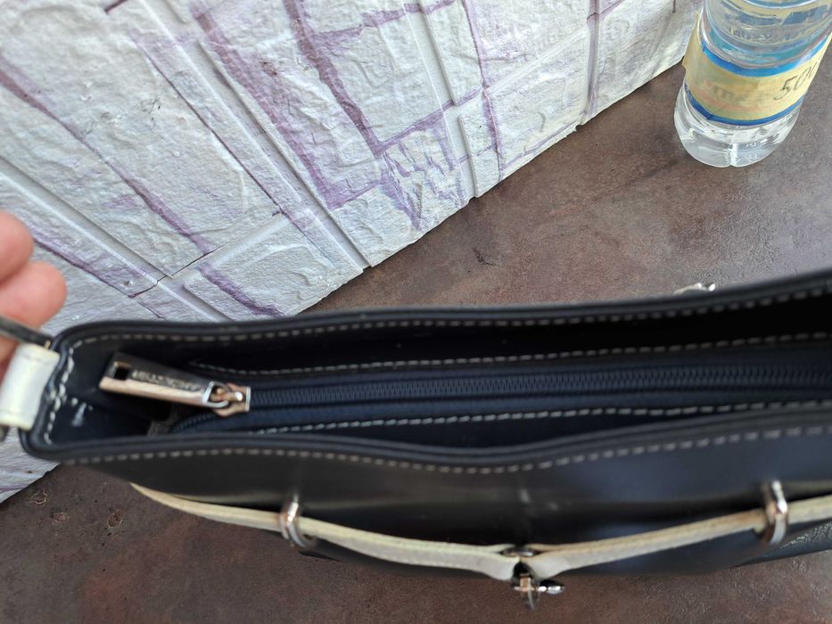 дамска чанта,малка тъмно синя чантичка LANCASTER -естествена кожа