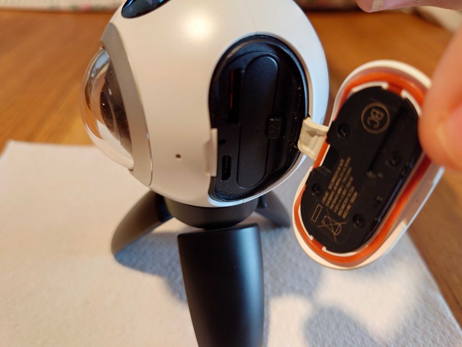 Camera video Samsung Gear 360 model SM-C200