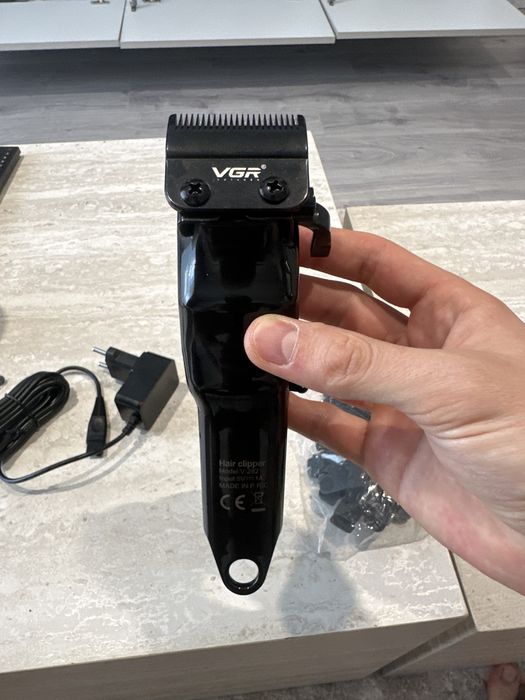 Masina de tuns profesionala VGR cu acumulator