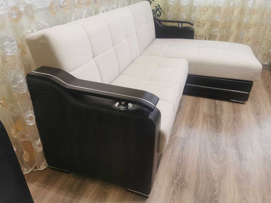 Продавам холов ъглов диван от Айко