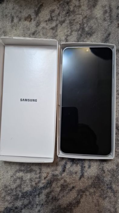 Samsung a17 256гб почти новый