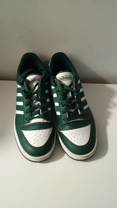 Adidași 37 2/3         .