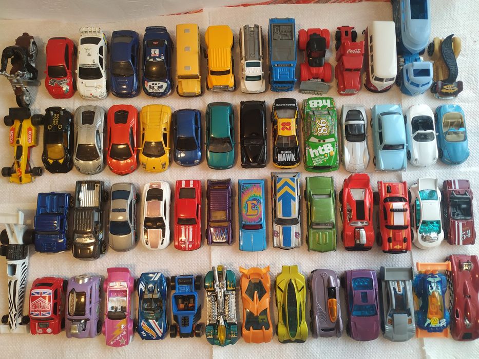 колички hotwheels,burago,maisto,welly