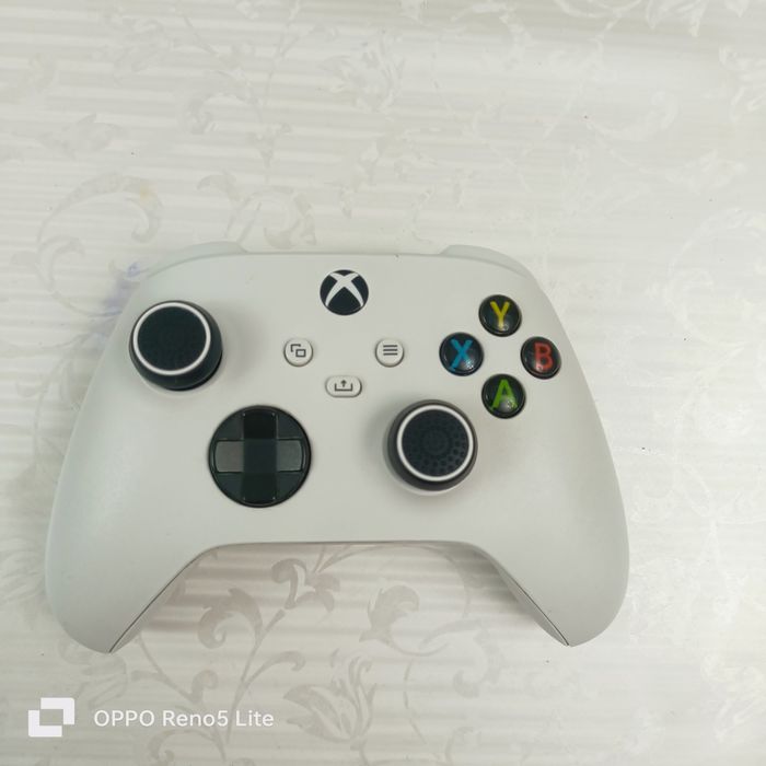 Xbox one s 1tb,2 Джостика