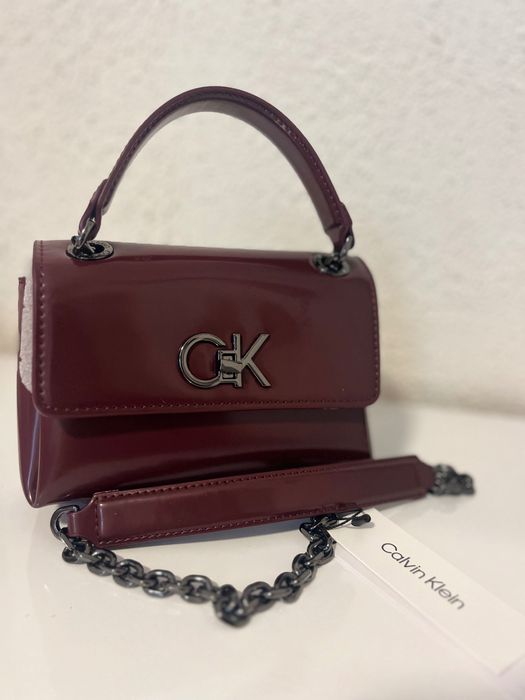Calvin Klein shoulder bag in BURGUNDY