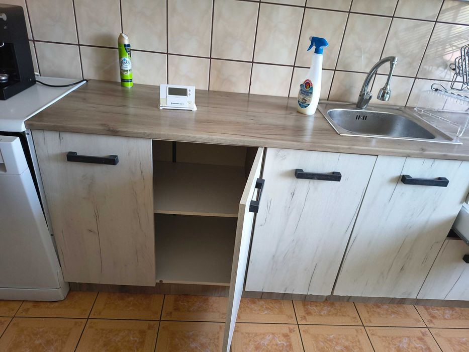 Mobilă de vânzare