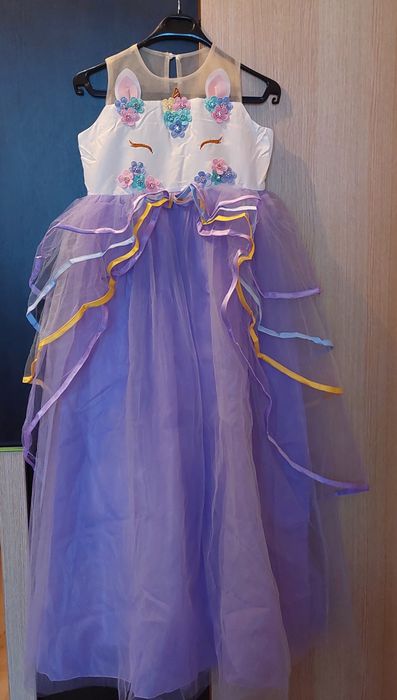 Продам новые нарядные платья для девочек