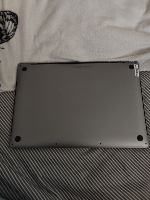 MacBook Pro 16” 2019 i7 / 16GB / 512GB / Radeon / Impecabil