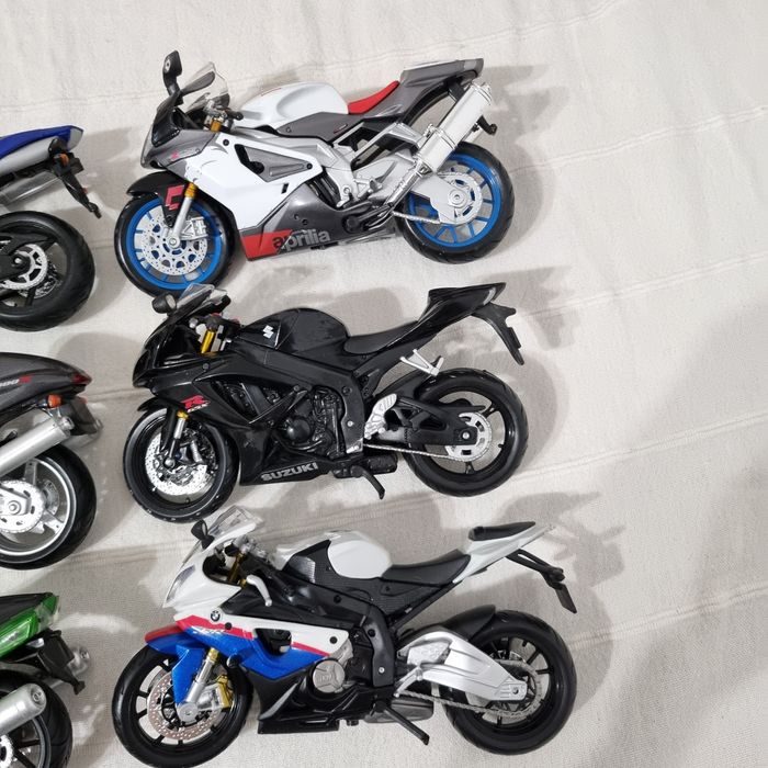 Machete moto Maisto scara 1:12