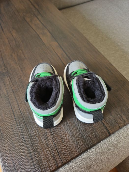 Детские кроссовки