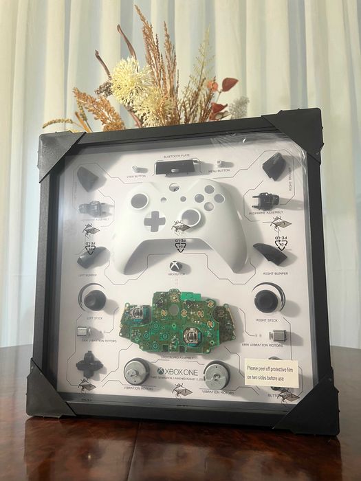 ShadowBox / Diorama Playstation 1 (1994) si Xbox One S (2016)