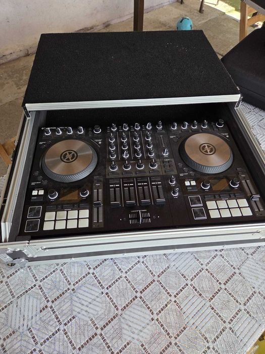 Consola DJ Traktor S4