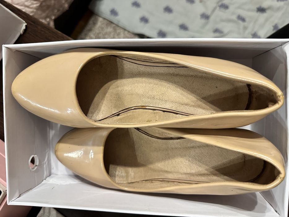 Туфли  2  түрлі.