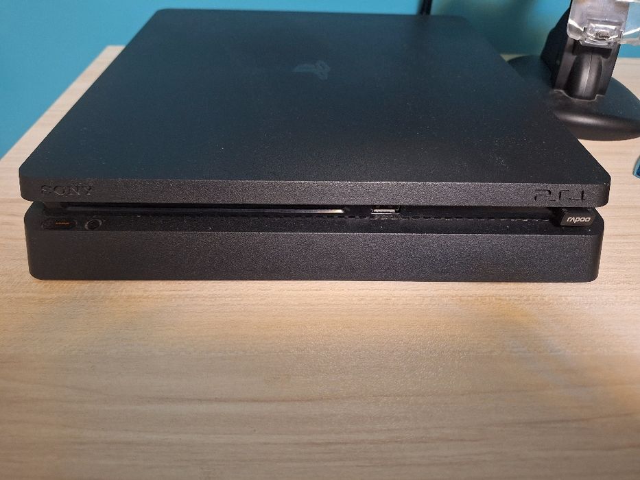 Продавам PlayStation 4