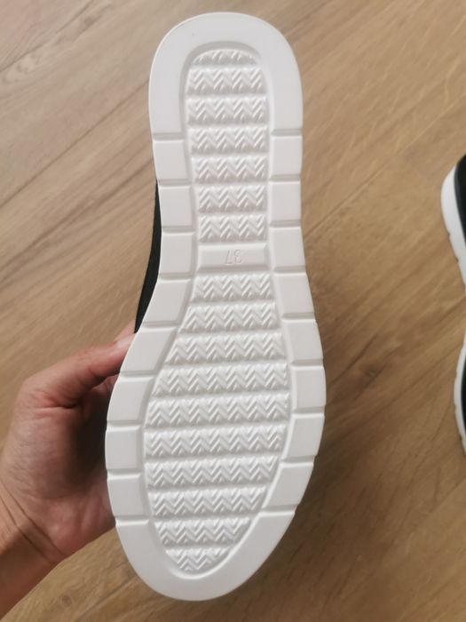 balerini dama Clara Barson NEGRU