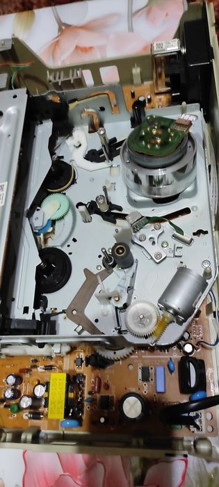 Видео магнитофон пользовались 3-4 раз LG