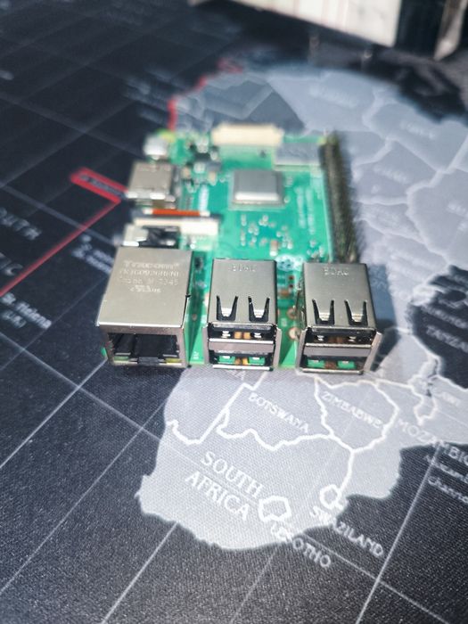 Raspberry pi 3 B+. 32Gb fleshka