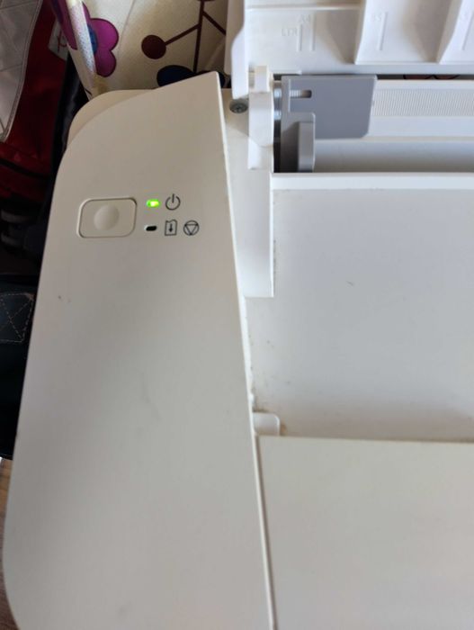 Продавам цветен принтер canon