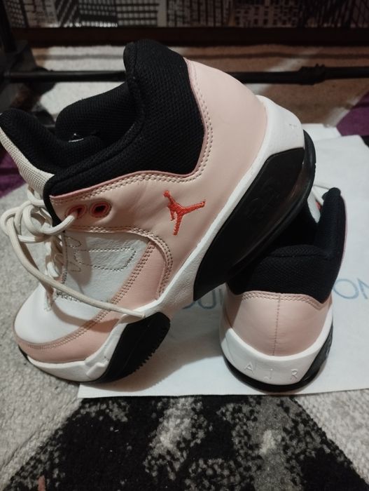 Vând ghete originale.