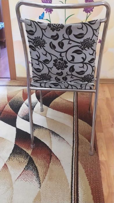 Продам набор стульев