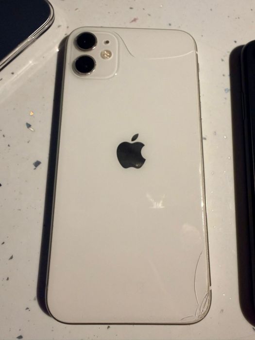 Iphone 11 white ,128gb , Iphone Xr black , 128gb