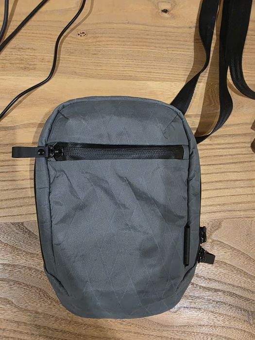 ALPAKA Vertical Sling, zip pouch.