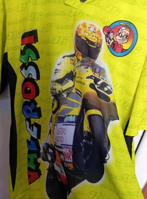 Уникална тениска на Валентино Роси